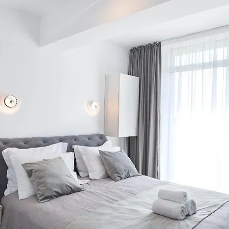 Aba Luxury N Pool Apartament *