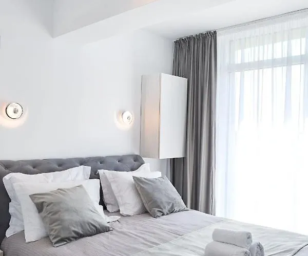 Aba Luxury N Pool Apartament *